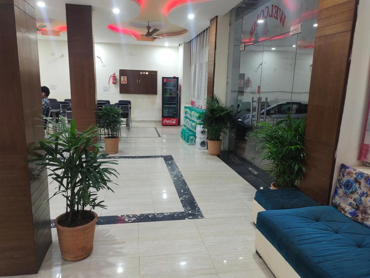Hotel Kb Square Near Chandigarh Railway Station Exterior foto