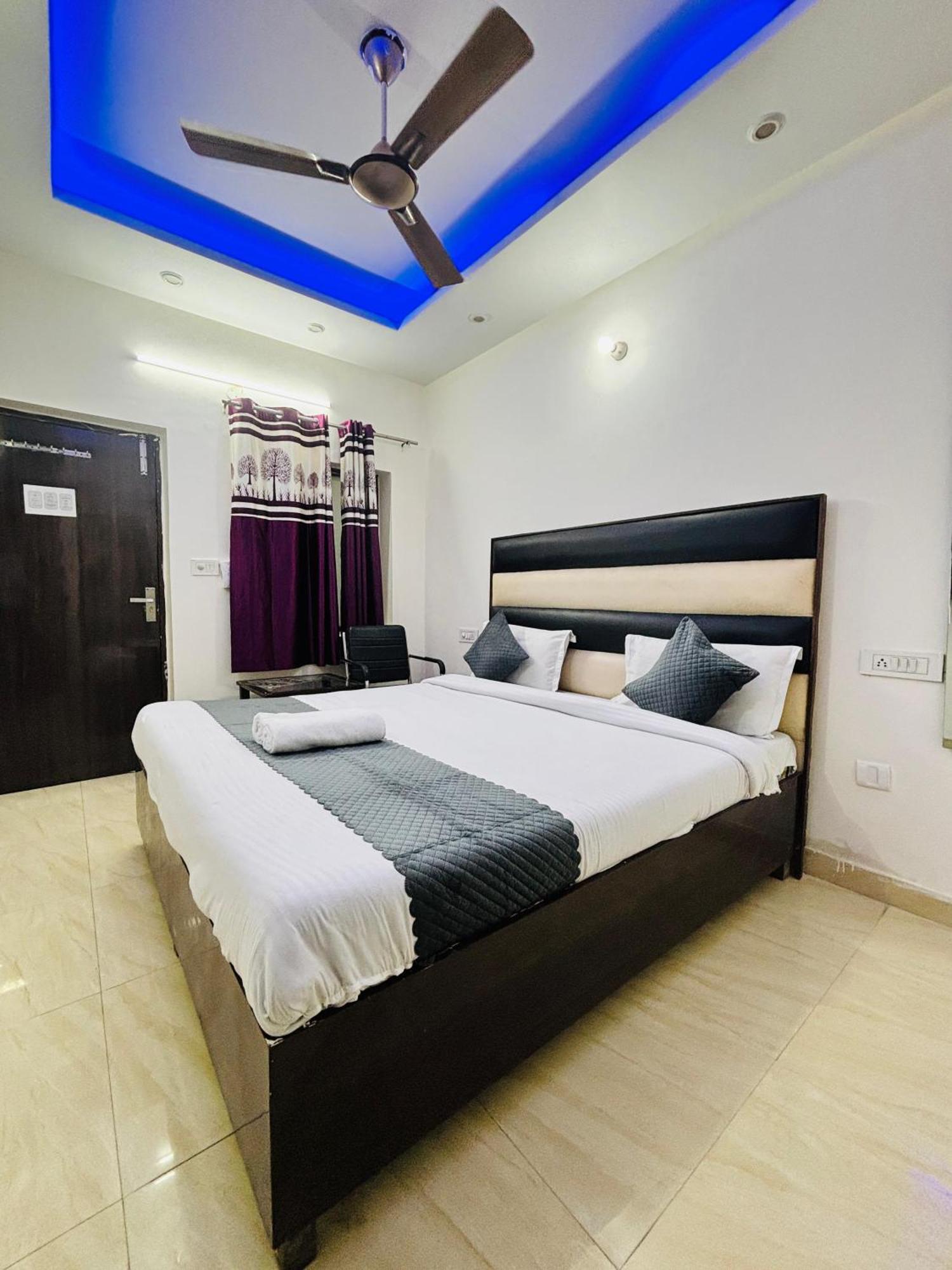Hotel Kb Square Near Chandigarh Railway Station Cameră foto