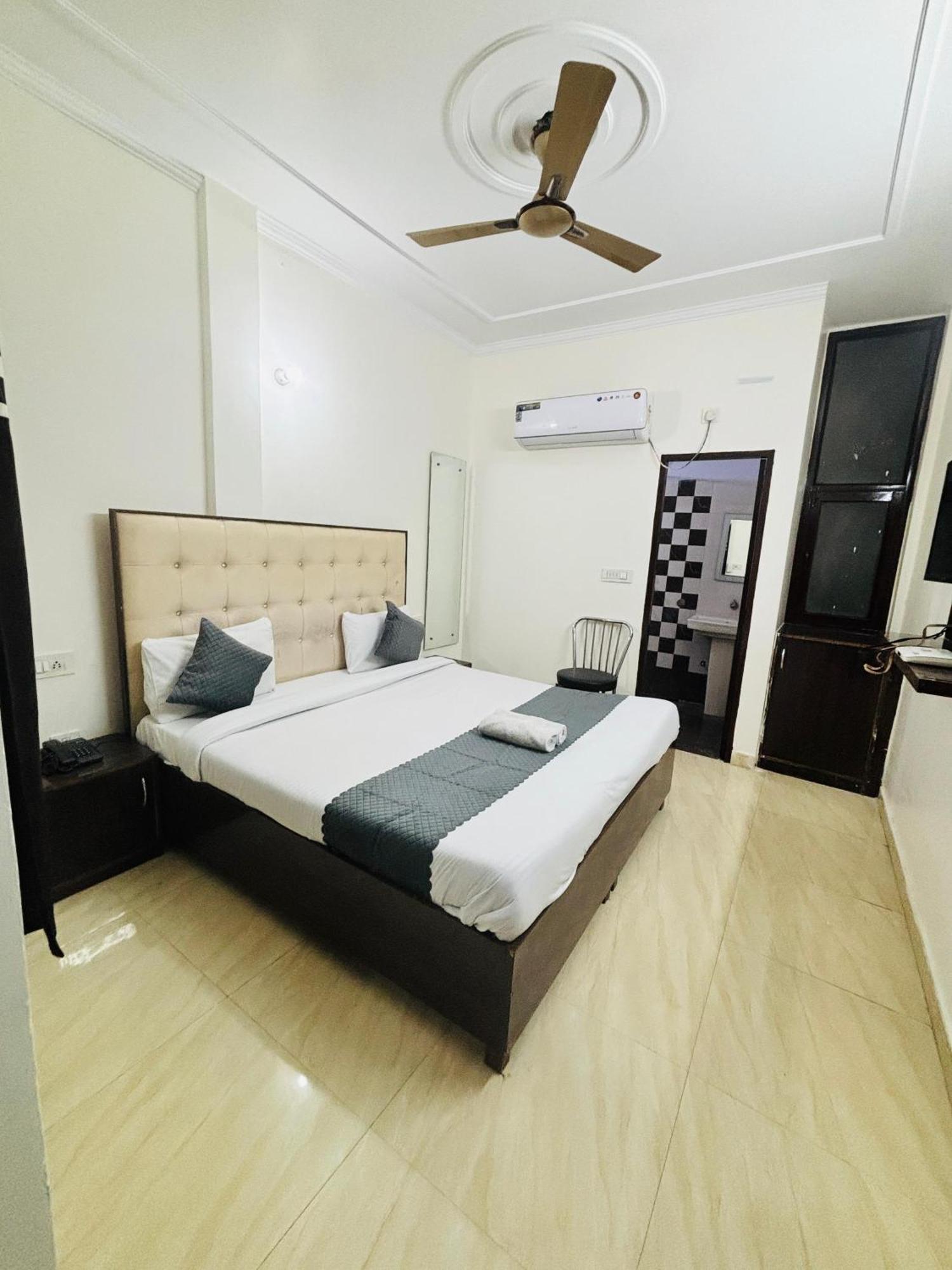 Hotel Kb Square Near Chandigarh Railway Station Cameră foto