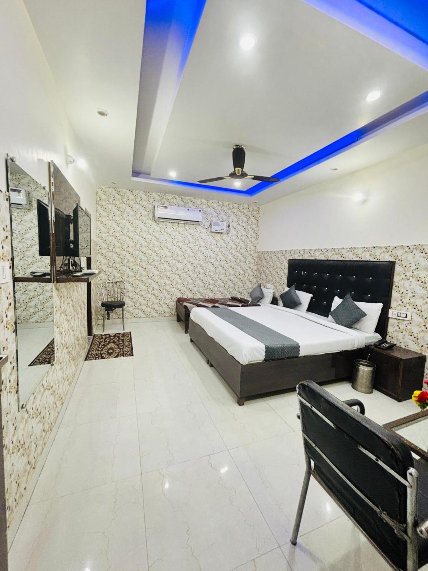 Hotel Kb Square Near Chandigarh Railway Station Cameră foto