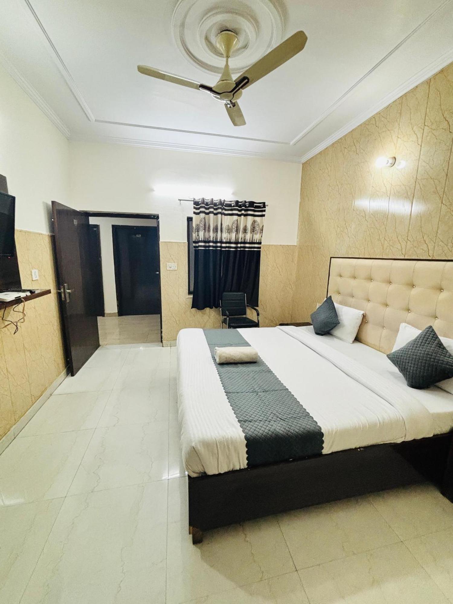 Hotel Kb Square Near Chandigarh Railway Station Cameră foto